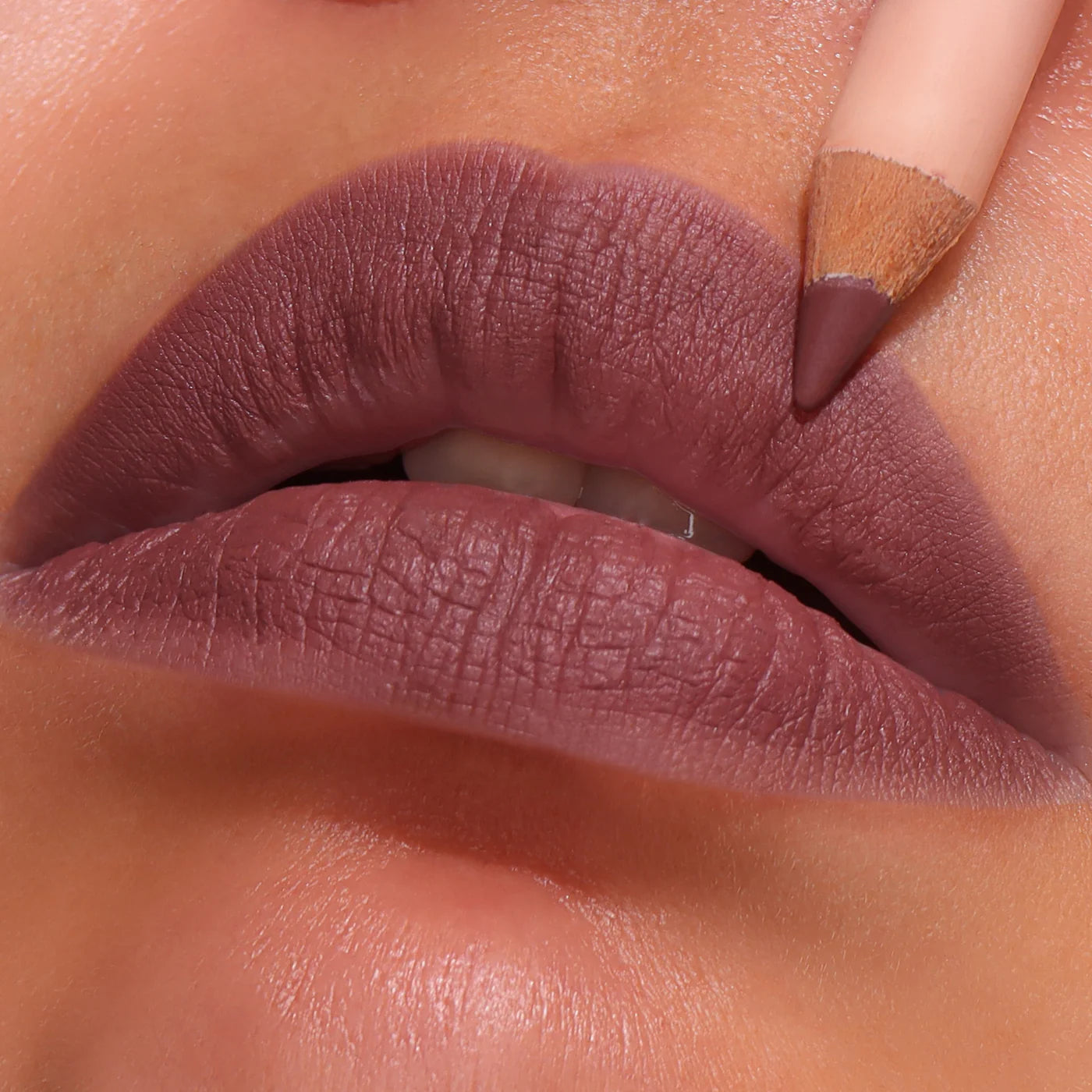 SIGNATURE LIP PENCIL