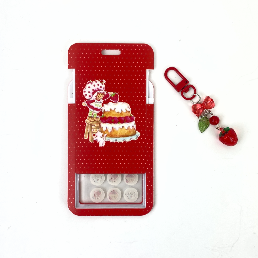 #SS46162 - STRAWBERRY SHORTCAKE 18 PC SPOT PATCHES WITH KEYCHAIN AND PATCH CASE