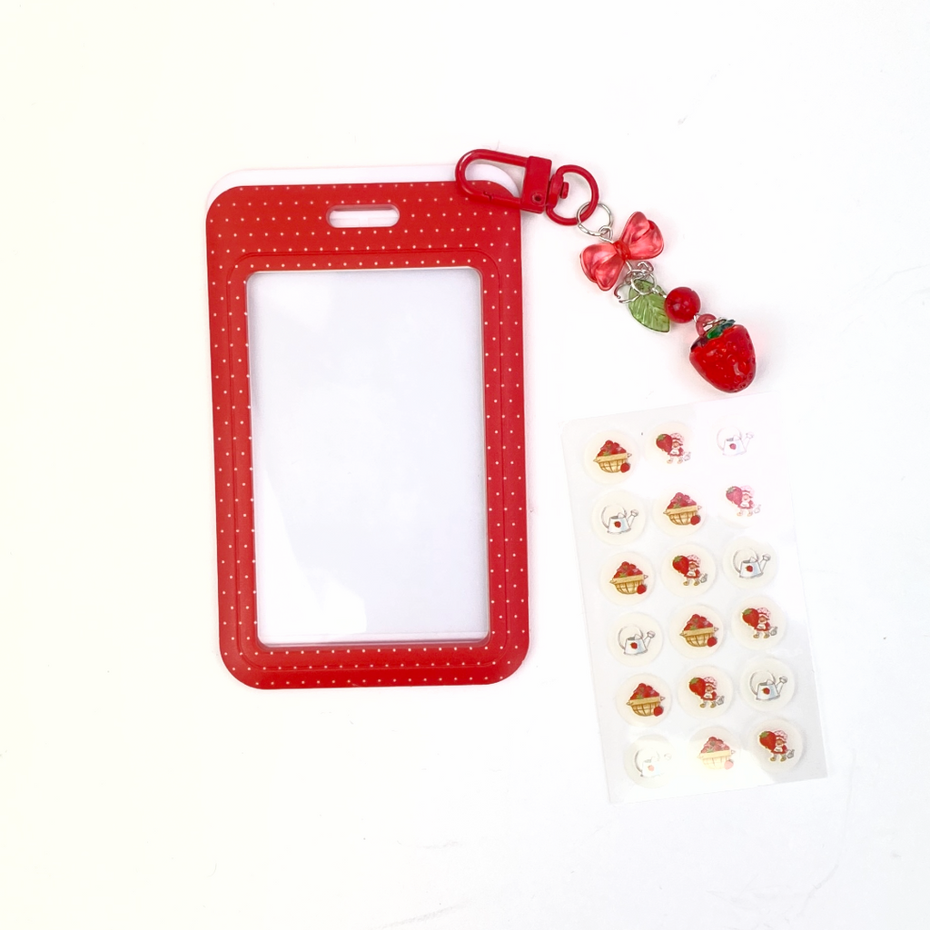 #SS46162 - STRAWBERRY SHORTCAKE 18 PC SPOT PATCHES WITH KEYCHAIN AND PATCH CASE