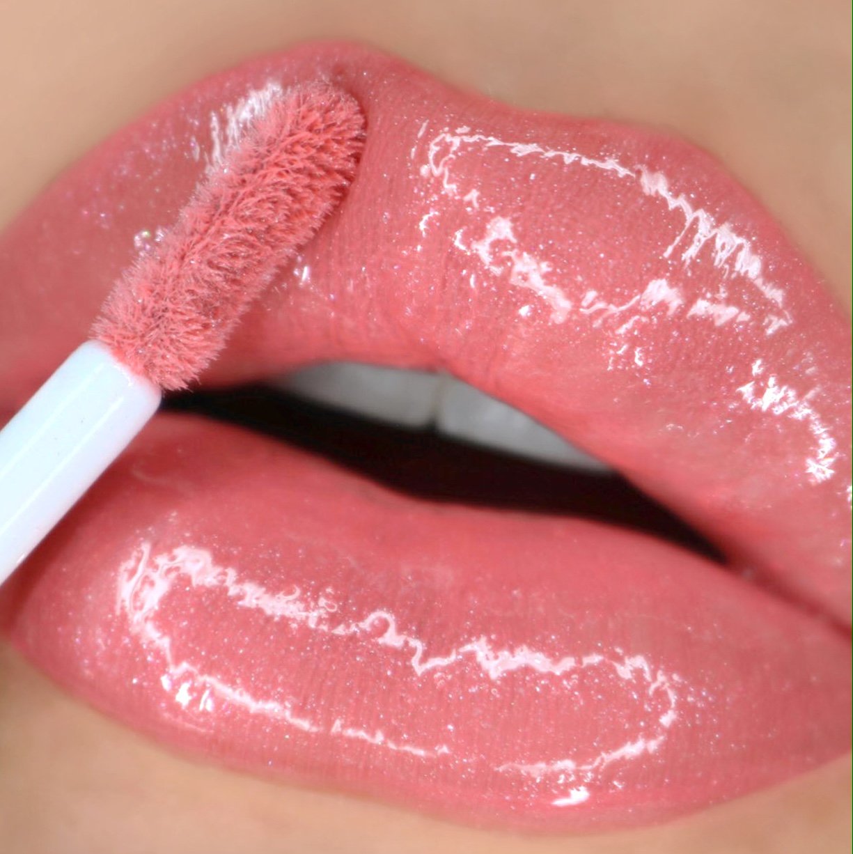 Ultra Dazzle Lip Gloss